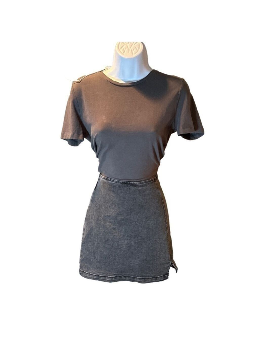 ✨ WILD FABLE 🌟 Women’s Side Slit Stretch Mini Skirt 👗 – Size 4 ✨ - Picture 2 of 11